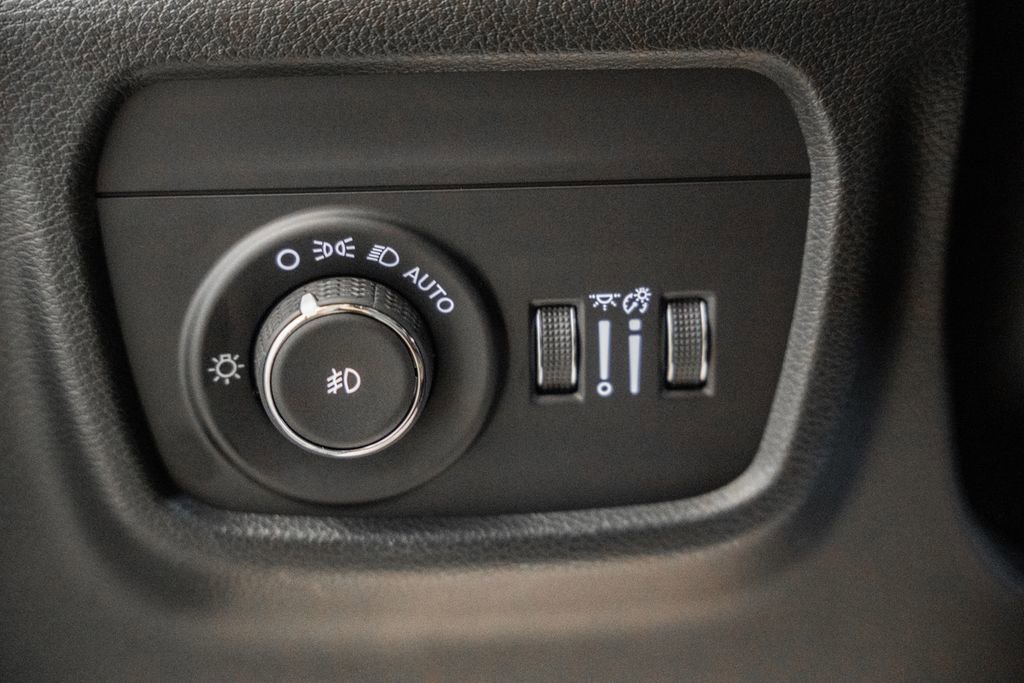 New 2025 Jeep Grand Cherokee L Limited w/ Luxury Tech Group II image 42