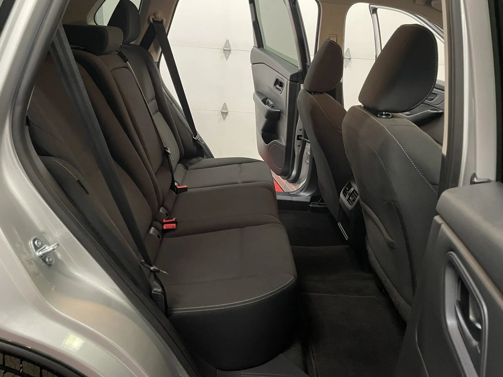 Used 2024 Nissan Rogue S FWD image 38