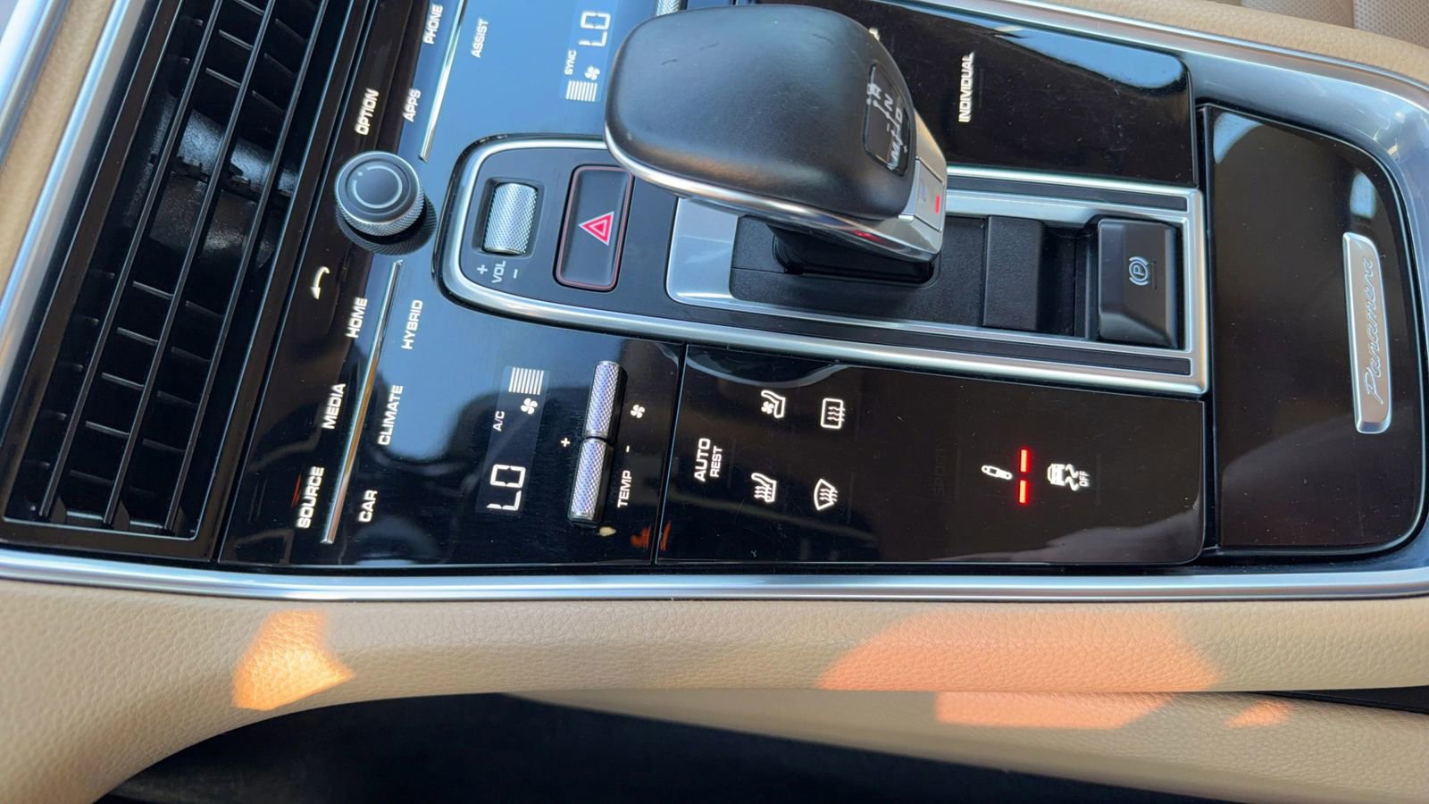 Used 2018 Porsche Panamera 4 AWD/4WD image 26