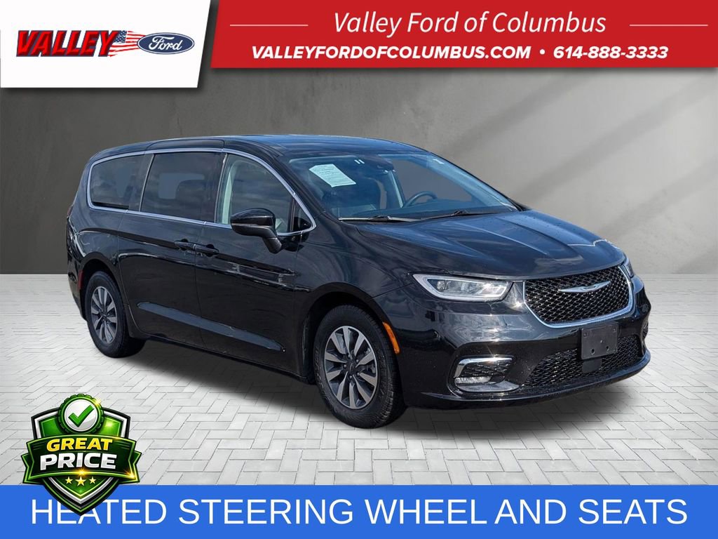 Used 2023 Chrysler Pacifica Touring-L image 1
