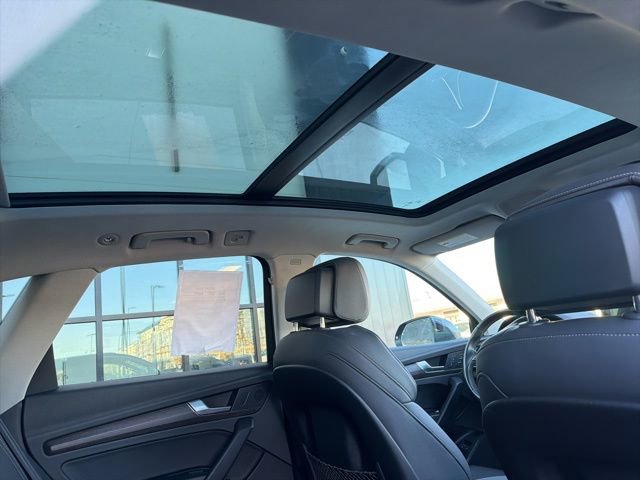 Used 2022 Audi Q5 e Premium w/ Convenience Package image 18
