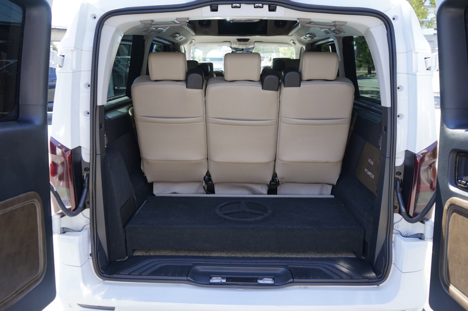 Used 2018 Mercedes-Benz Metris Passenger image 26