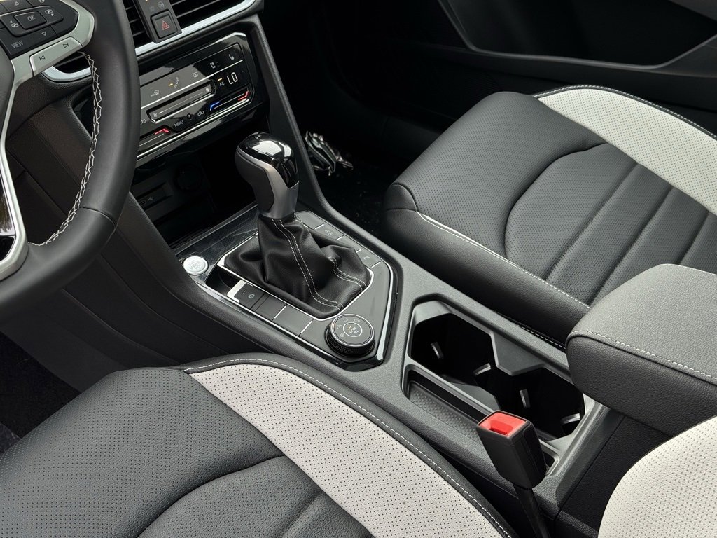 New 2025 Volkswagen Taos SEL image 21