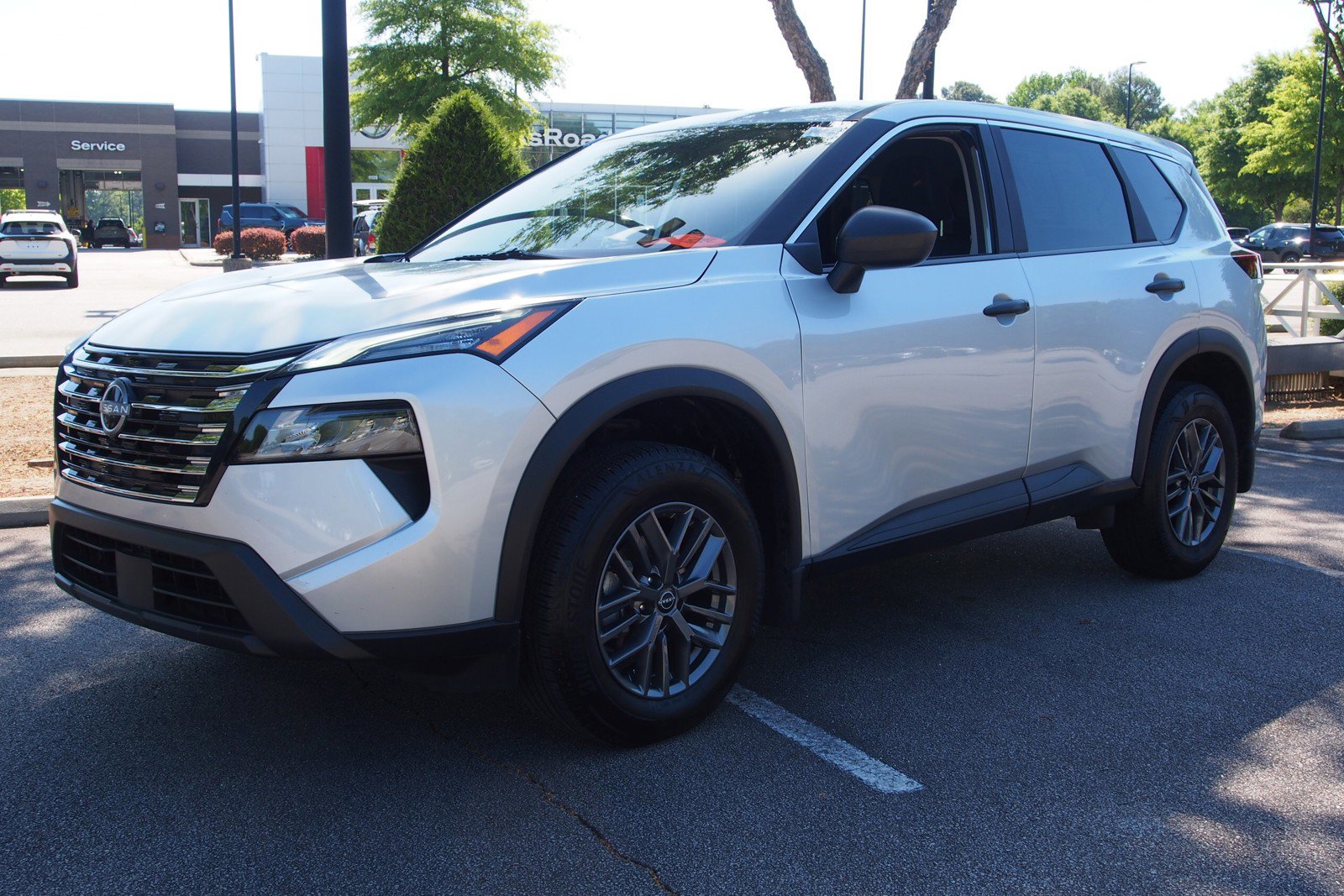 Used 2025 Nissan Rogue S FWD image 3