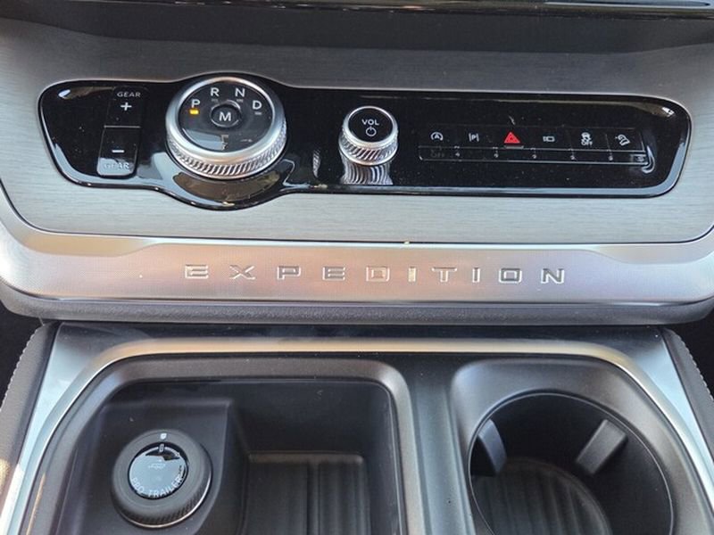 New 2026 Ford Expedition Platinum w/ Driver's Package image 19