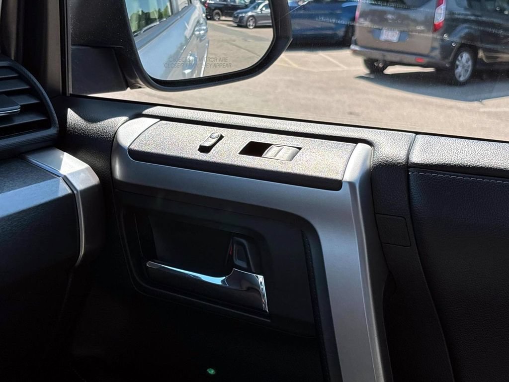 Used 2018 Toyota 4Runner SR5 Premium AWD/4WD image 30