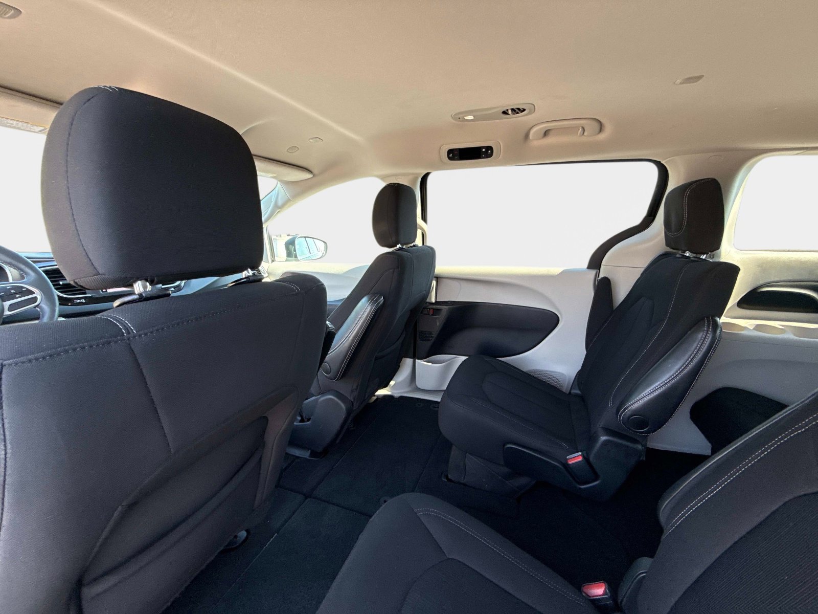 Used 2023 Chrysler Voyager LX FWD image 18