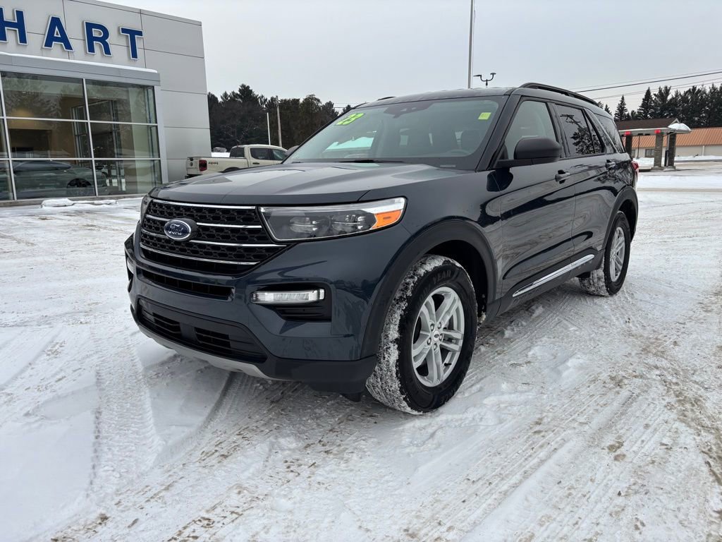 Used 2023 Ford Explorer XLT w/ Equipment Group 202A image 7