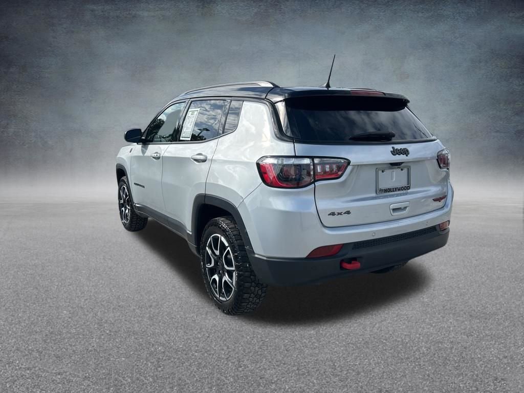 Used 2024 Jeep Compass Trailhawk image 6