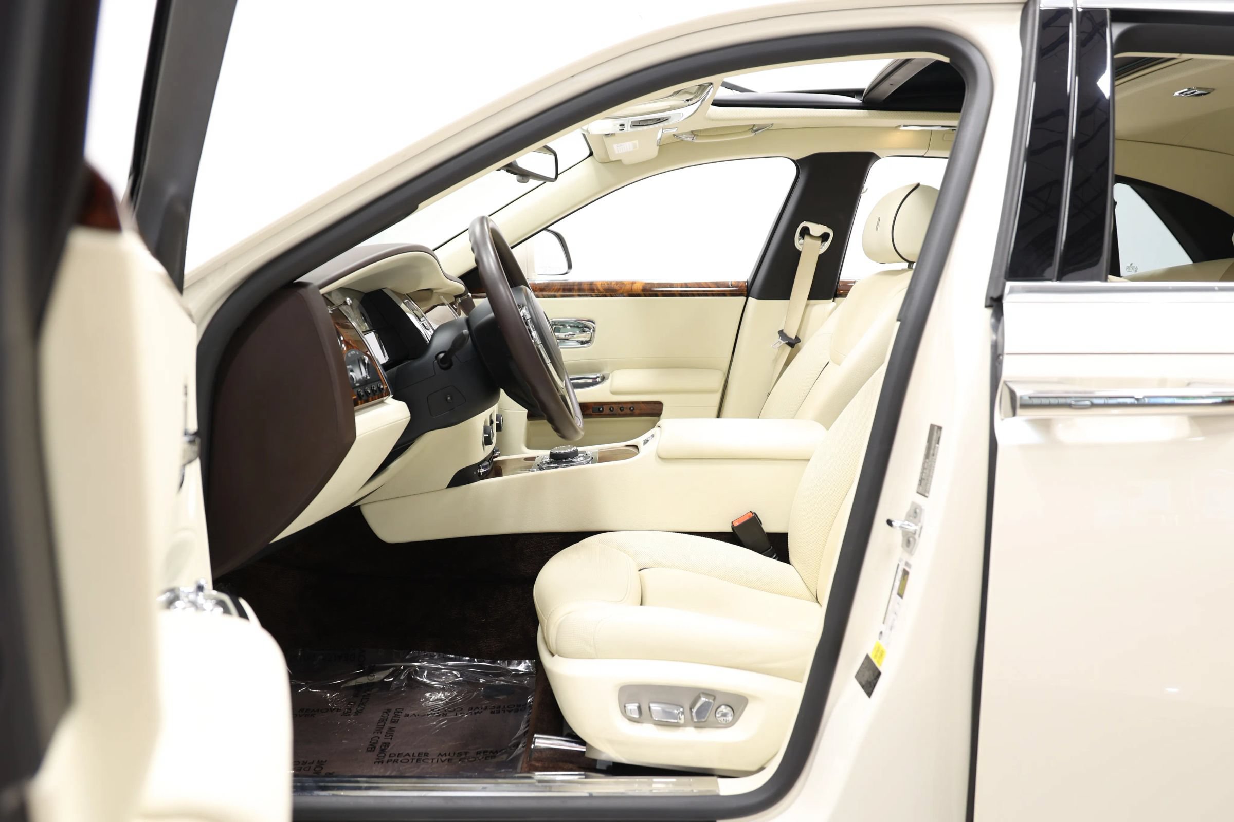 Used 2016 Rolls-Royce Ghost RWD image 16