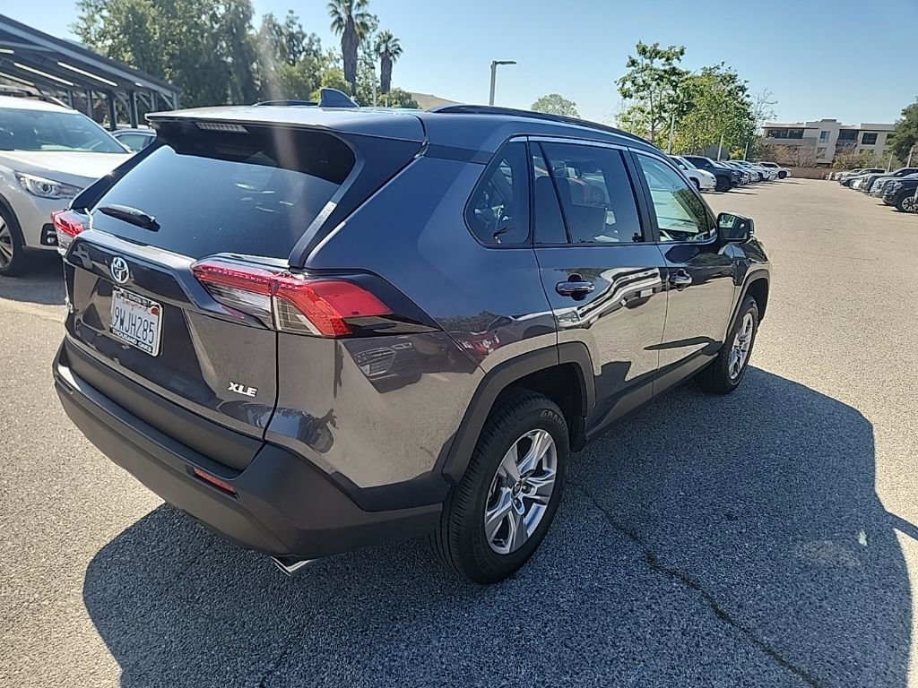 Used 2025 Toyota RAV4 XLE w/ Convenience Package image 5