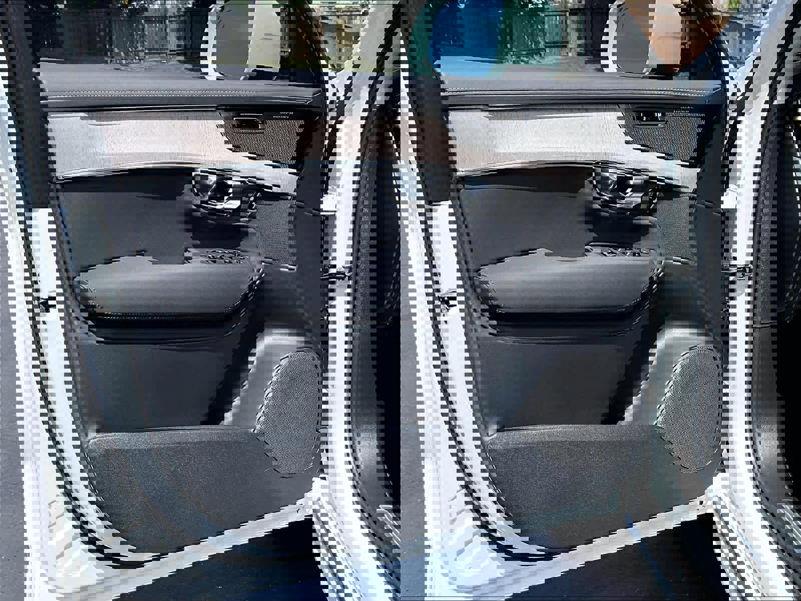 Used 2025 Volvo XC90 T8 Ultra w/ Protection Package Premier image 25