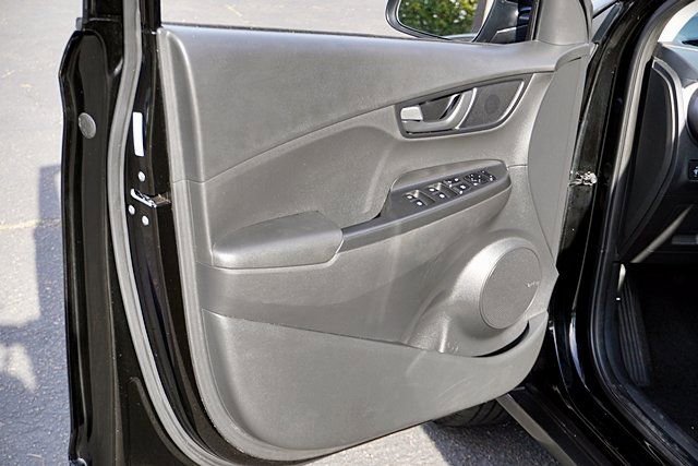 Used 2021 Hyundai Kona SEL Plus w/ Cargo Package FWD image 23