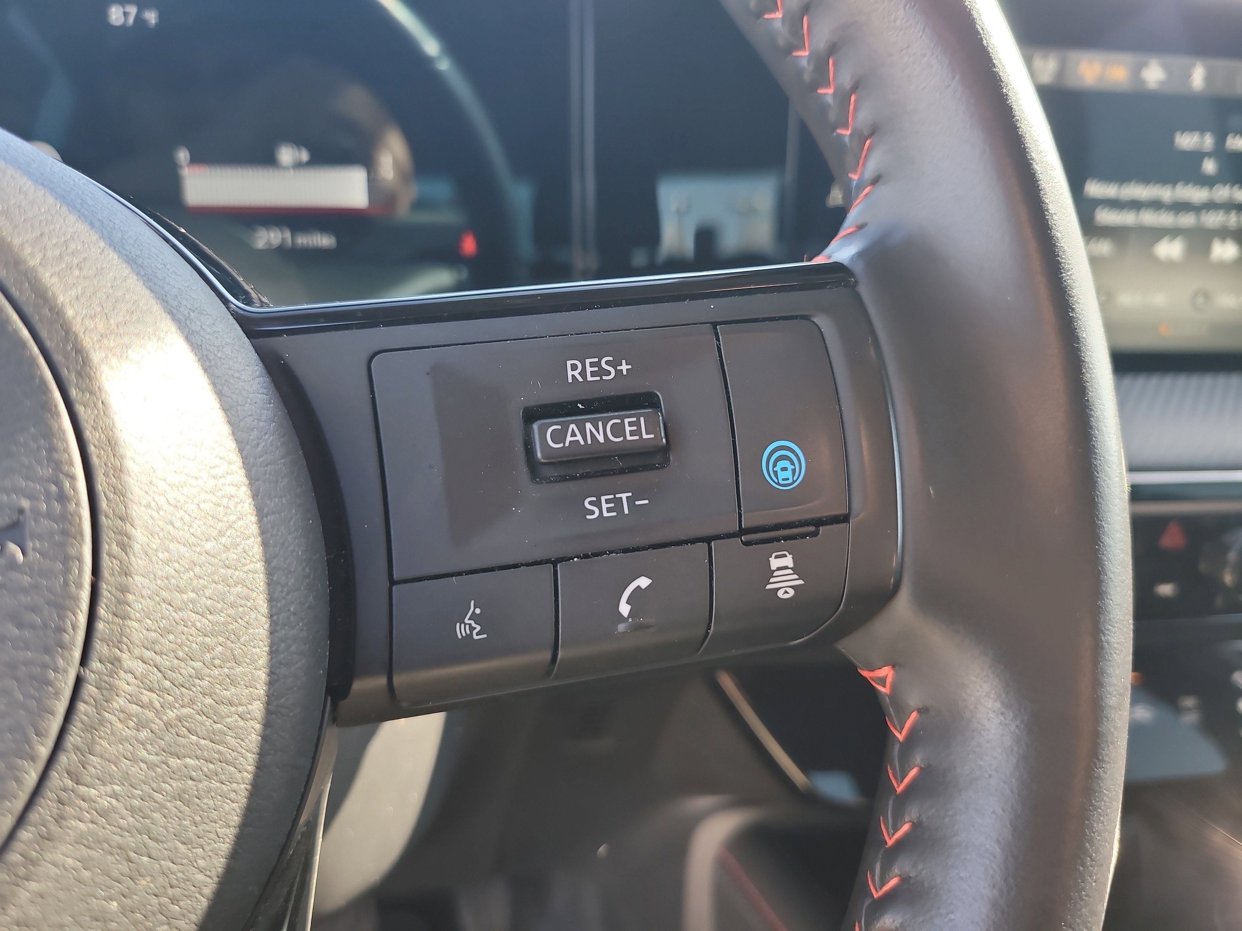 Used 2025 Nissan Kicks SR FWD image 27