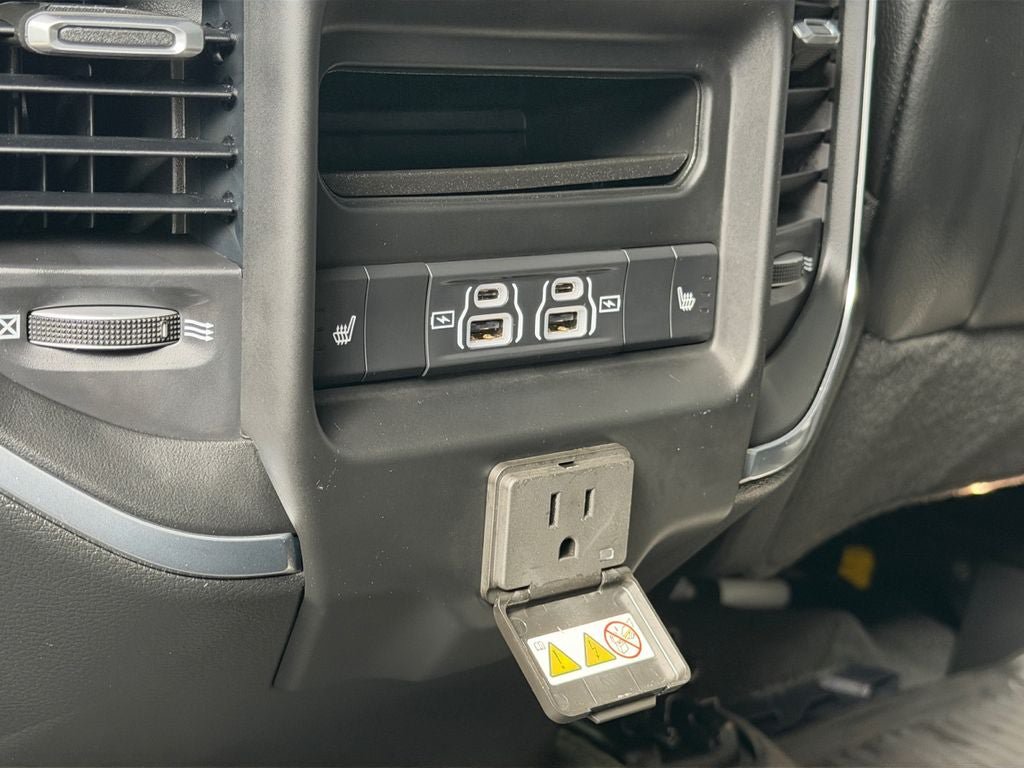 Used 2024 RAM 1500 Laramie AWD/4WD image 32