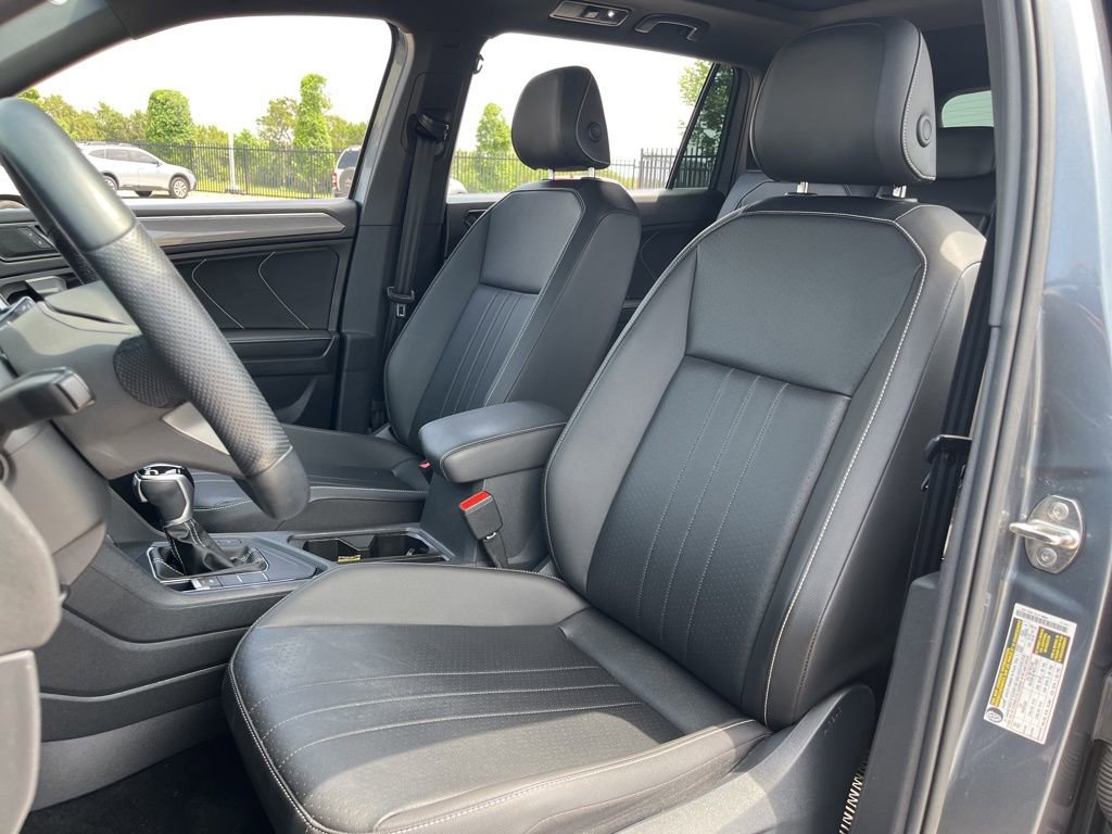 Used 2022 Volkswagen Tiguan SE R-Line FWD image 25