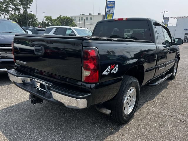 Used 2007 Chevrolet Silverado 1500 LT w/ Extended Cab Value Package AWD/4WD image 4