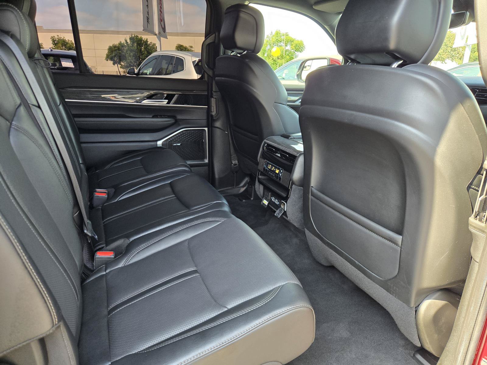Certified 2022 Jeep Wagoneer Series II AWD/4WD image 28