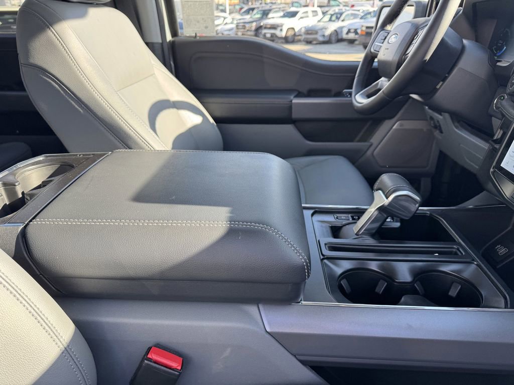 Used 2025 Ford F150 Lightning Flash AWD/4WD image 6