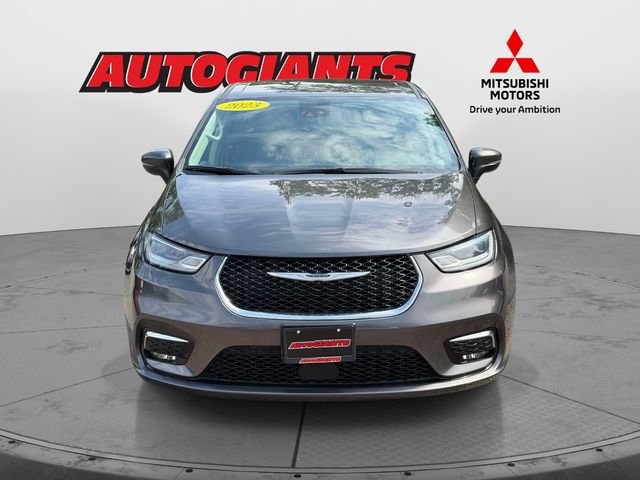 Used 2023 Chrysler Pacifica Touring-L FWD image 8