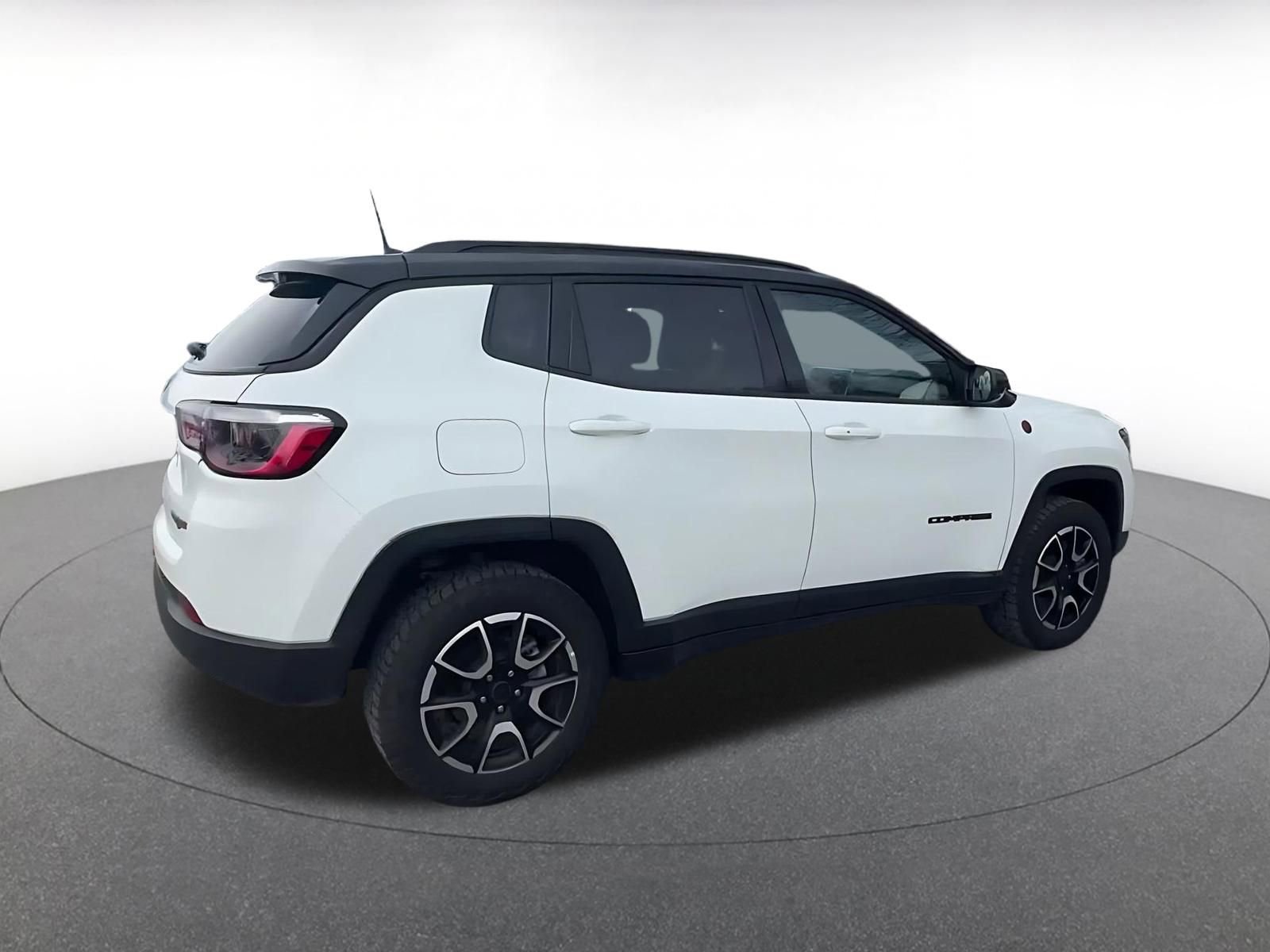 Used 2025 Jeep Compass Trailhawk image 15