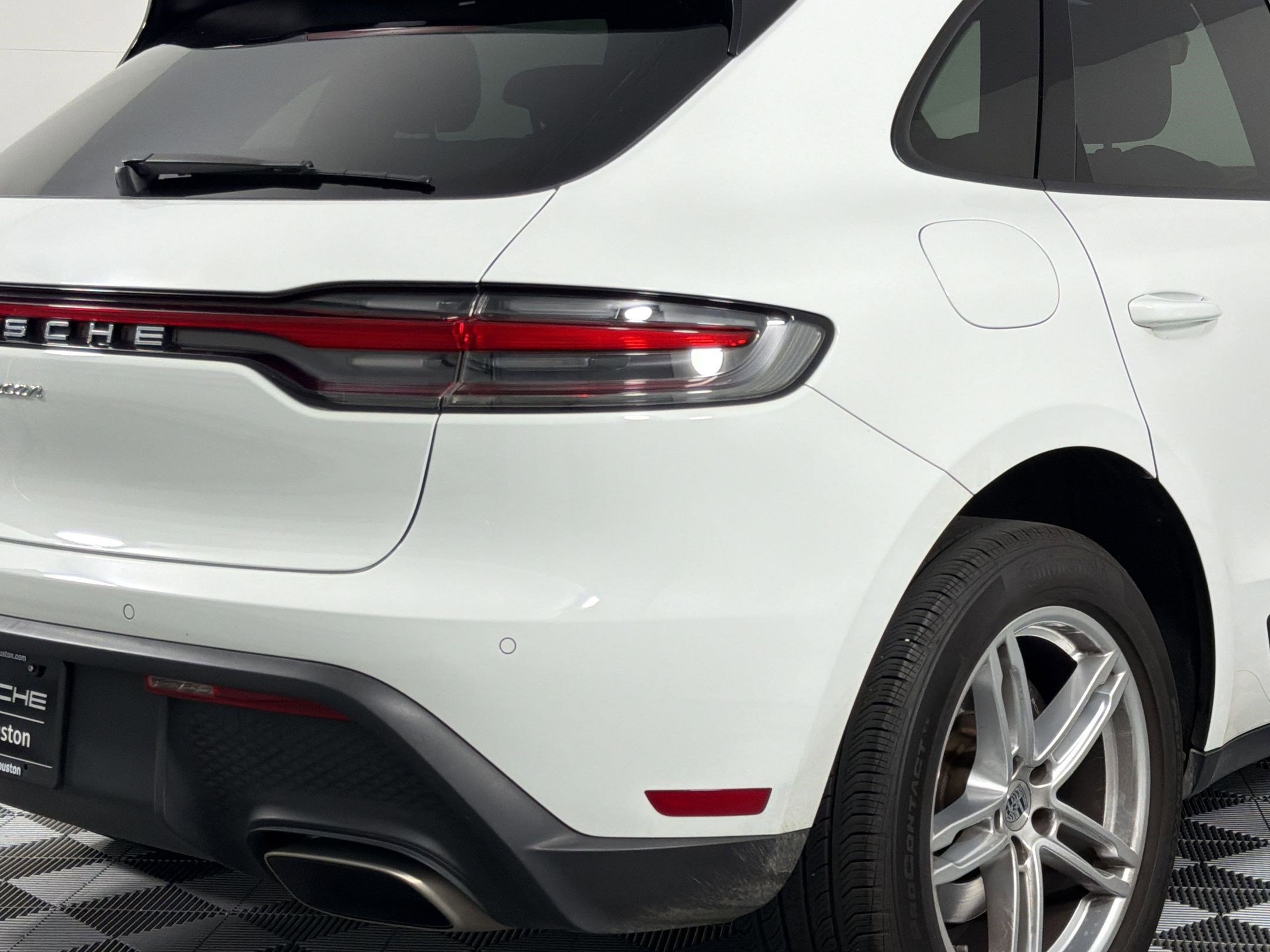 Certified 2023 Porsche Macan AWD/4WD image 10
