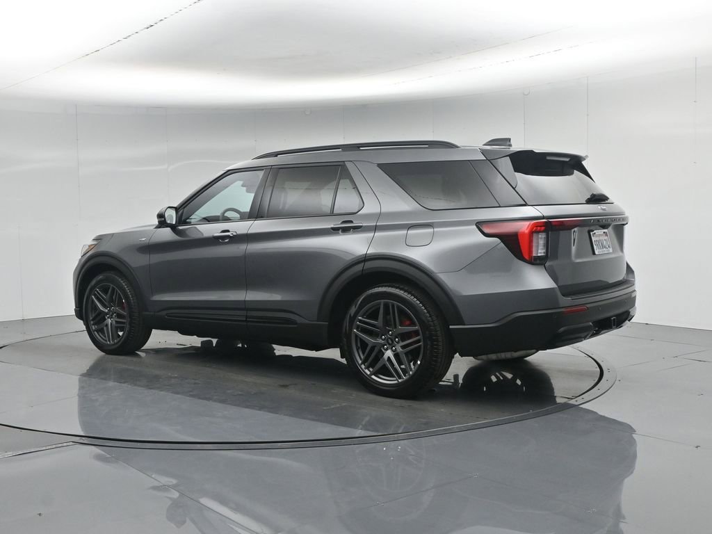 Used 2025 Ford Explorer ST-Line w/ Premium Package image 7