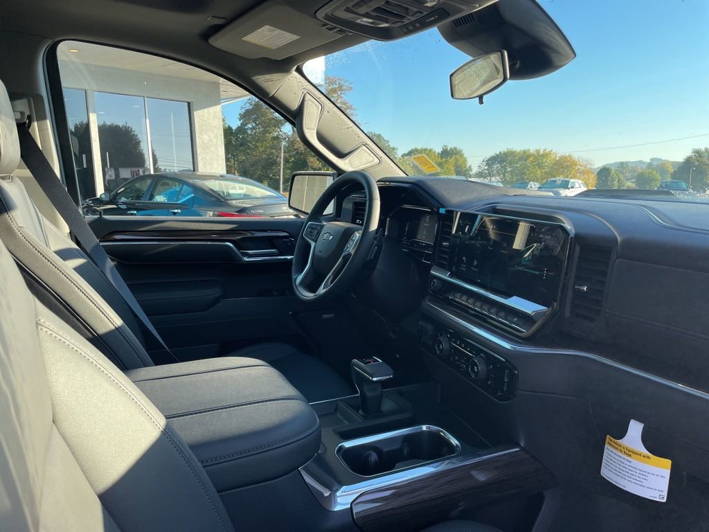 Used 2025 Chevrolet Silverado 1500 LT Trail Boss w/ Convenience Package II image 33