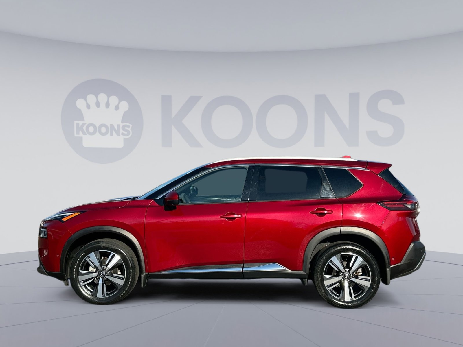 Used 2021 Nissan Rogue Platinum image 2