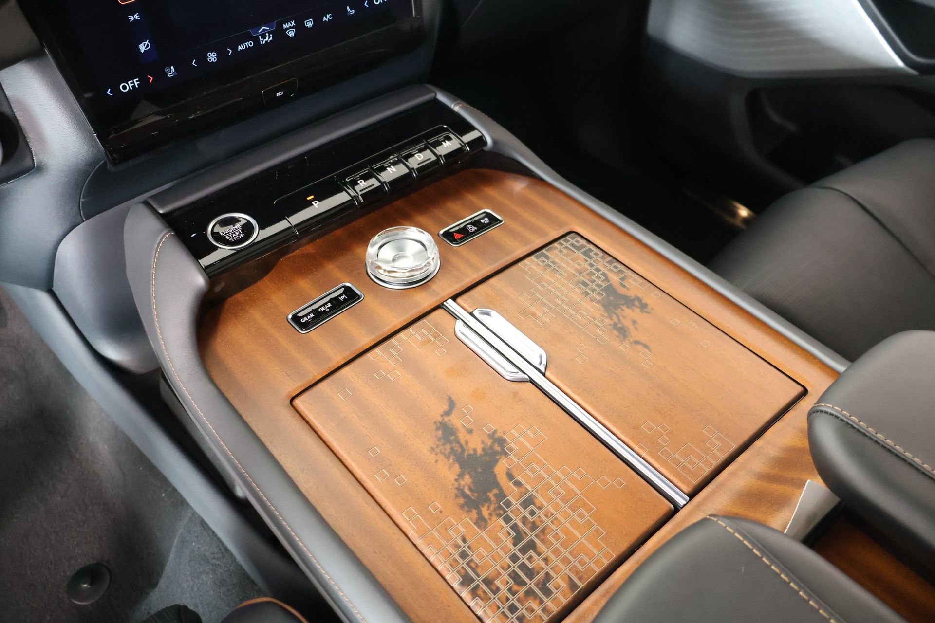 New 2026 Lincoln Navigator L Black Label AWD/4WD image 8