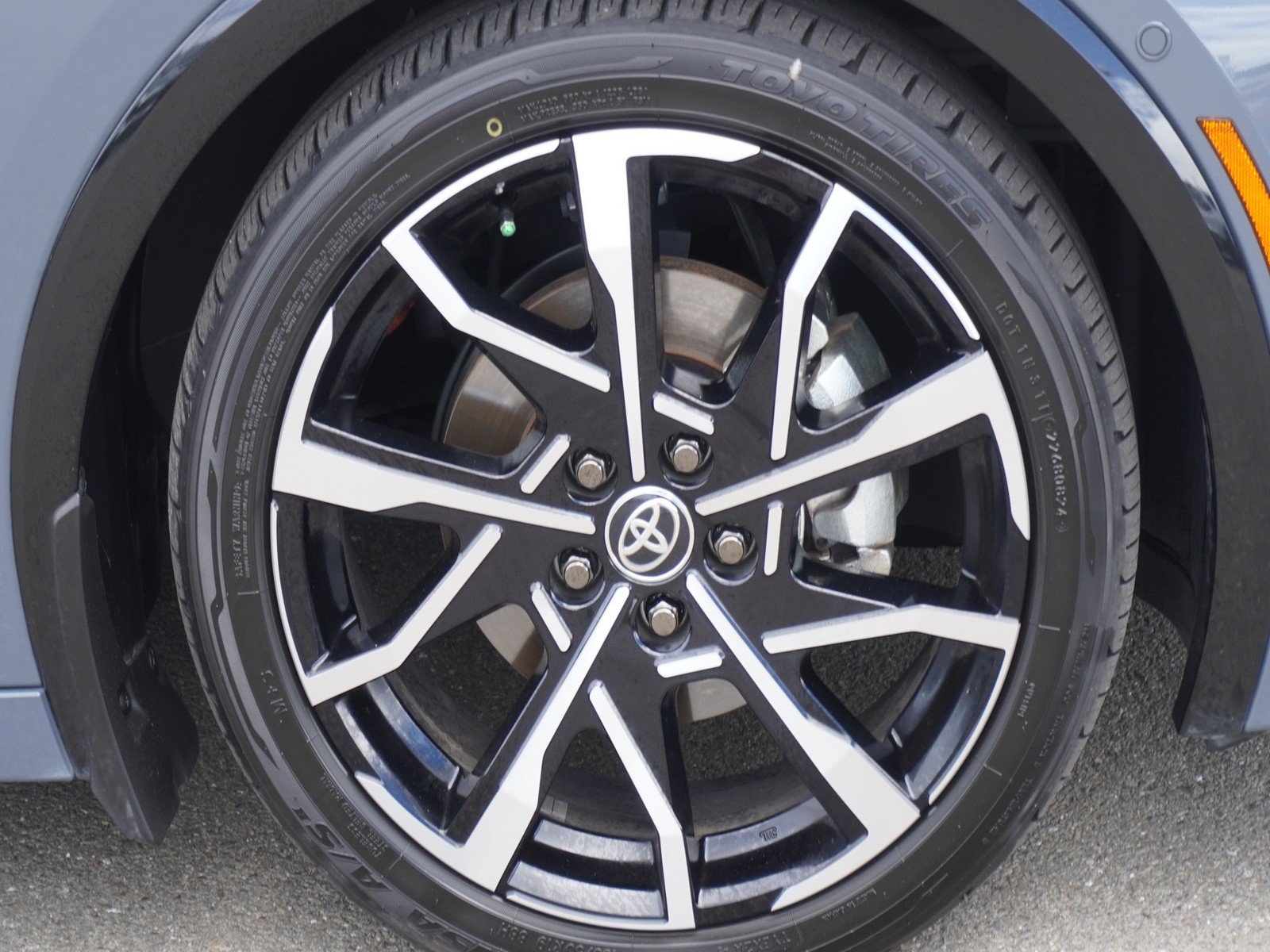 Used 2024 Toyota Prius Prime Premium w/ Advanced Technology Package FWD image 5