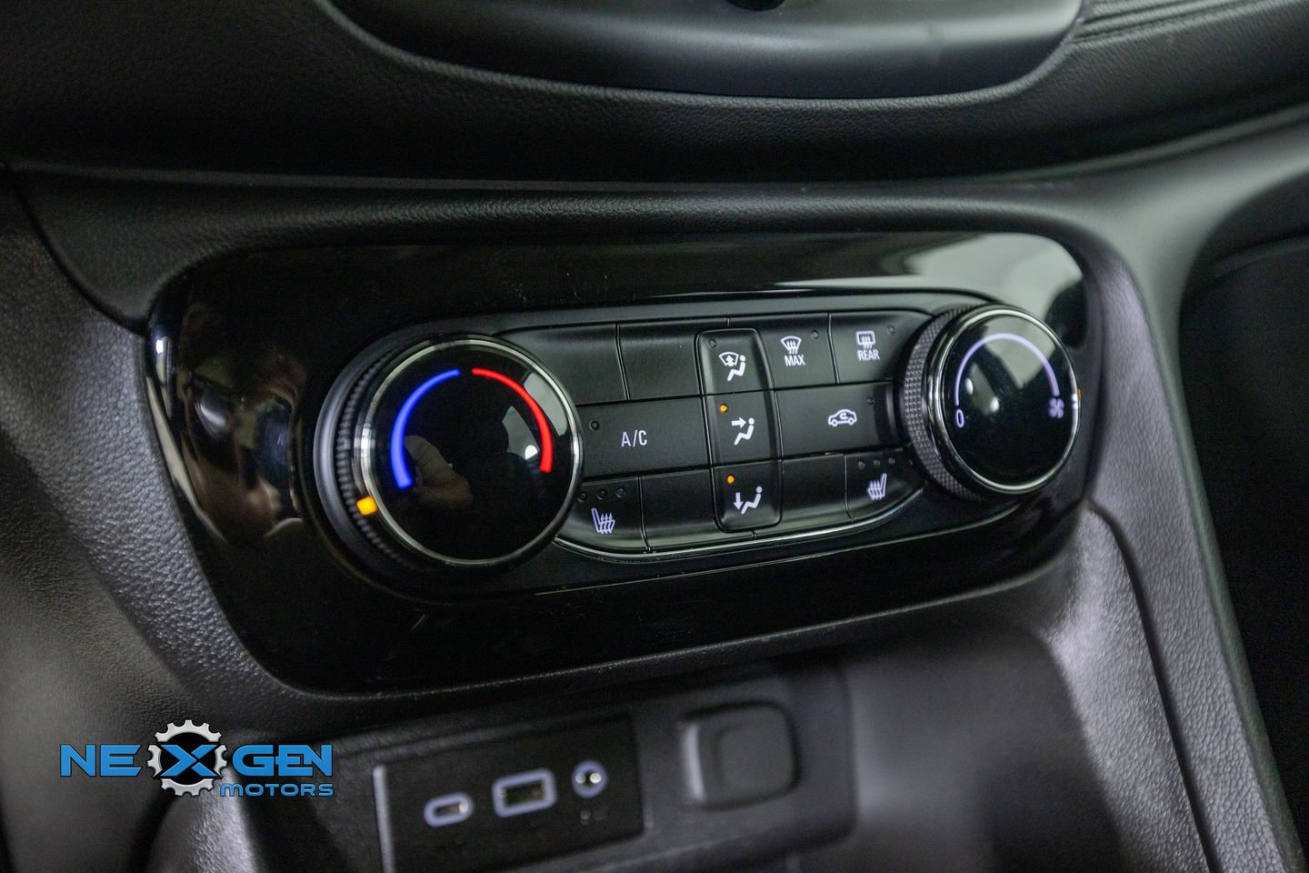 Used 2022 Buick Encore GX Preferred w/ Cold Weather Comfort Package AWD/4WD image 20