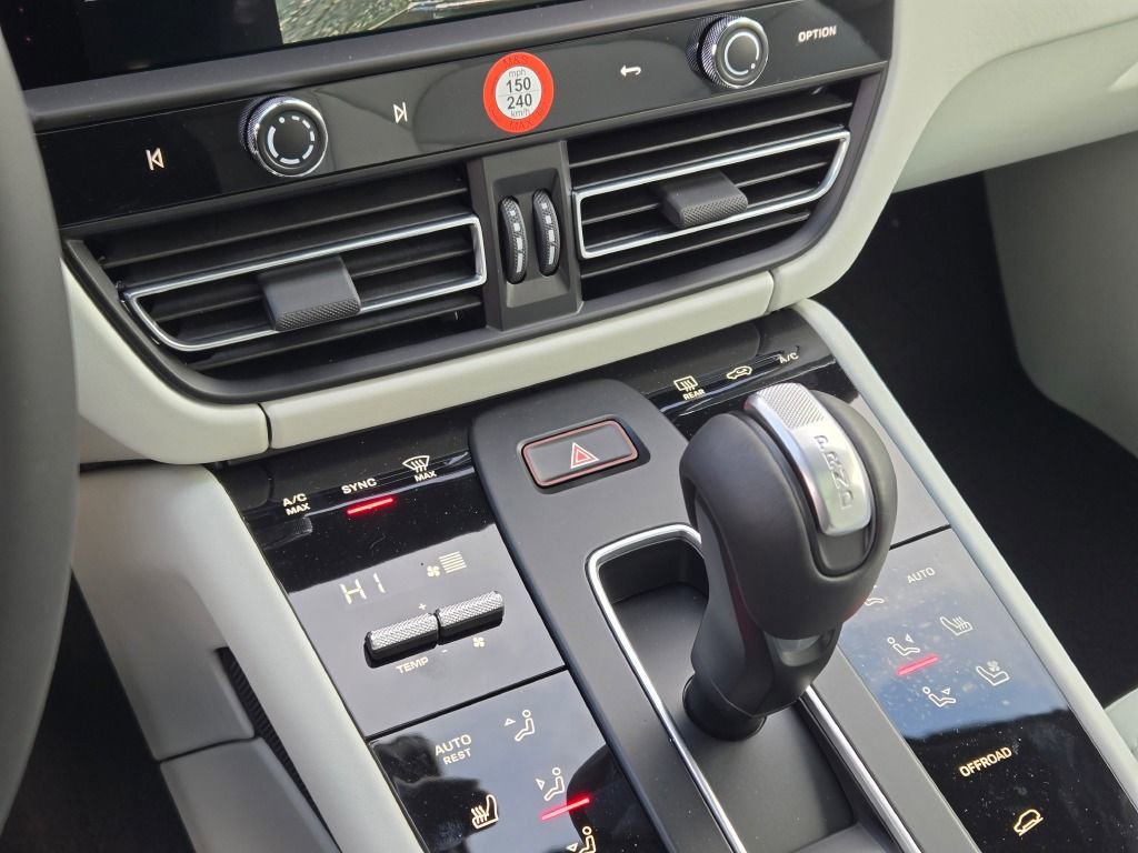 New 2026 Porsche Macan GTS image 25