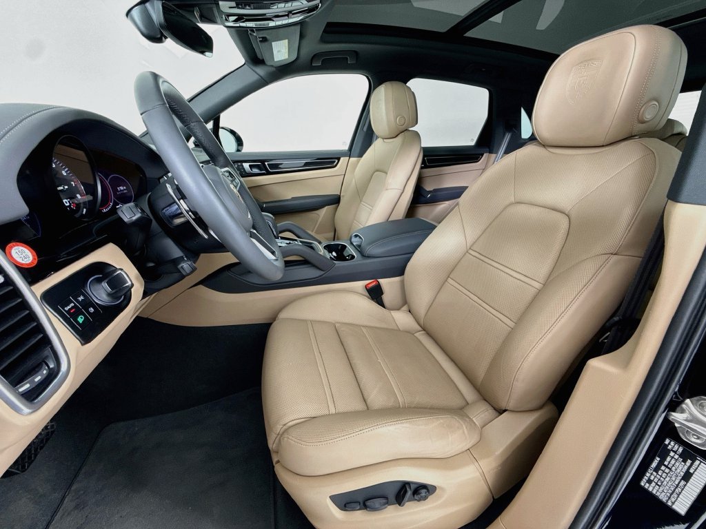 Certified 2023 Porsche Cayenne AWD/4WD image 5