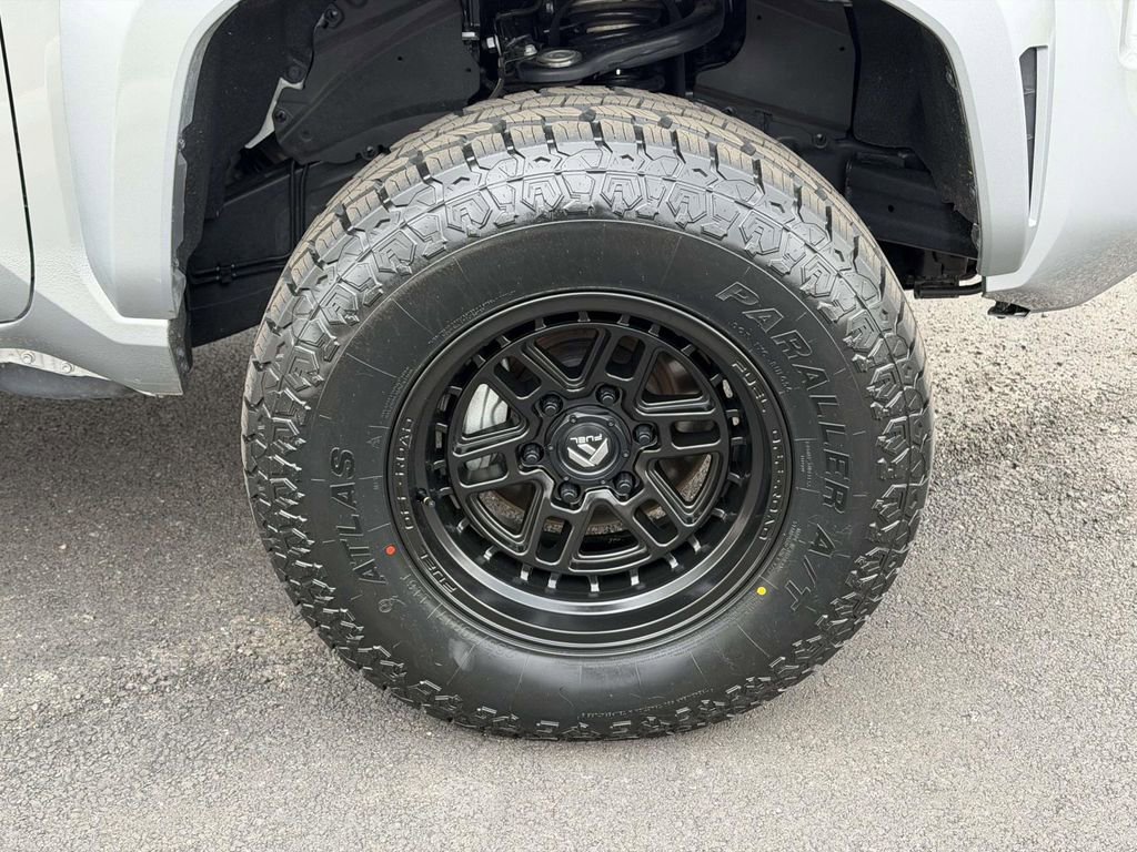 Used 2025 Toyota Tacoma TRD Sport image 25