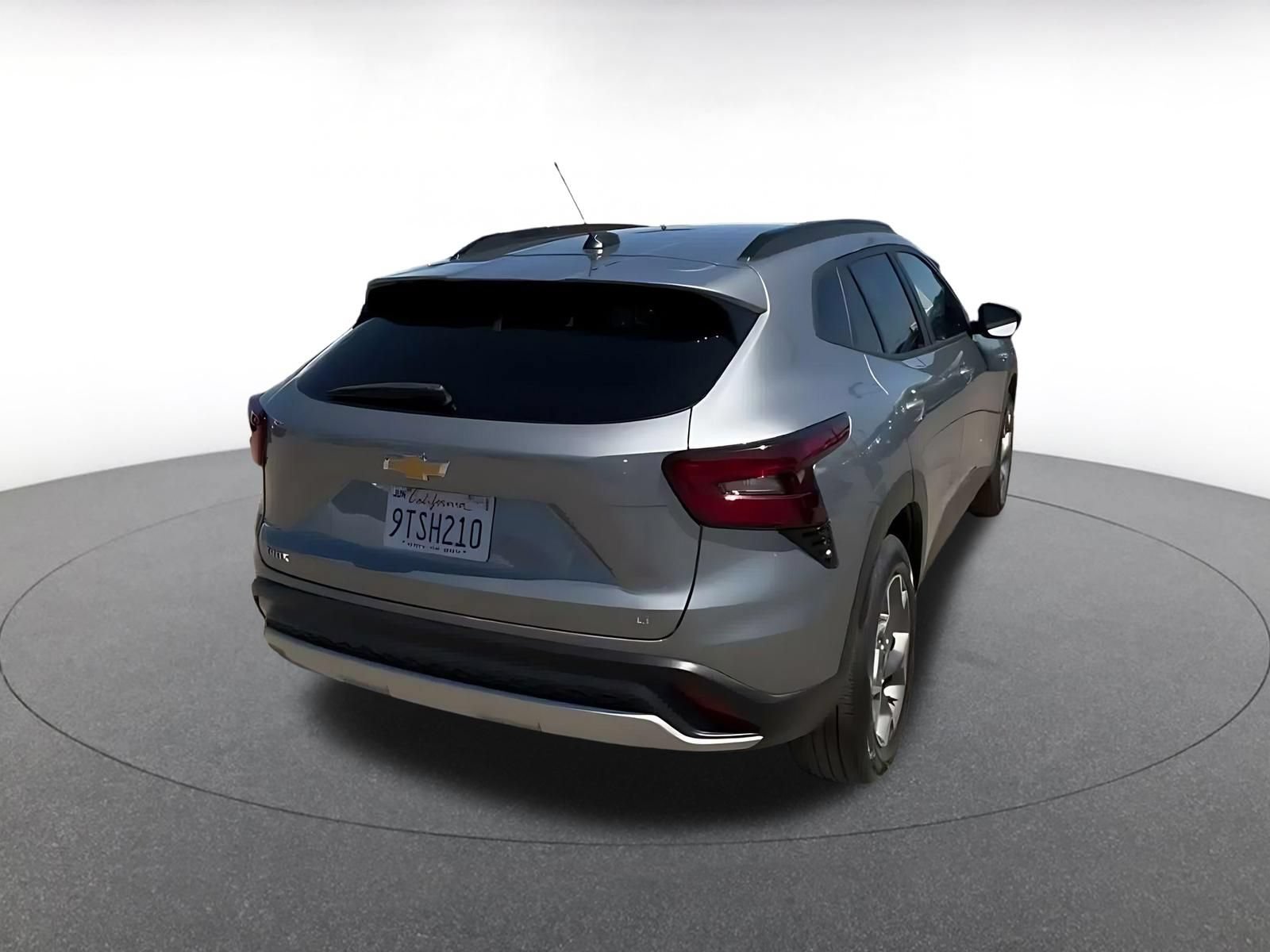 Used 2025 Chevrolet Trax LT FWD image 14