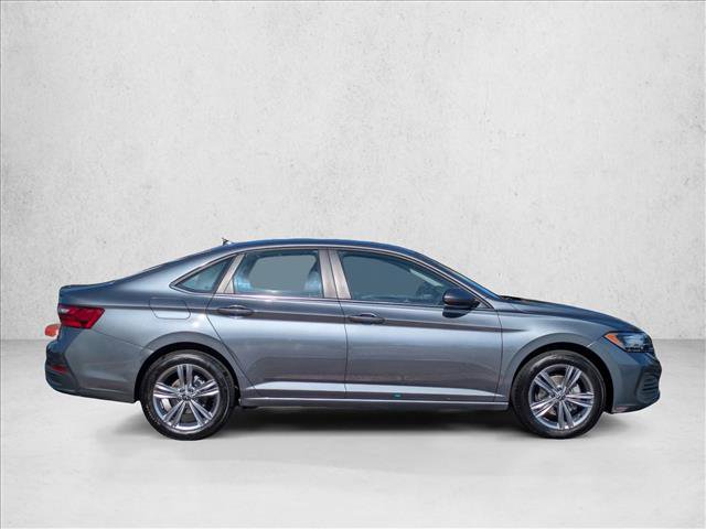 Certified 2024 Volkswagen Jetta SE FWD image 4