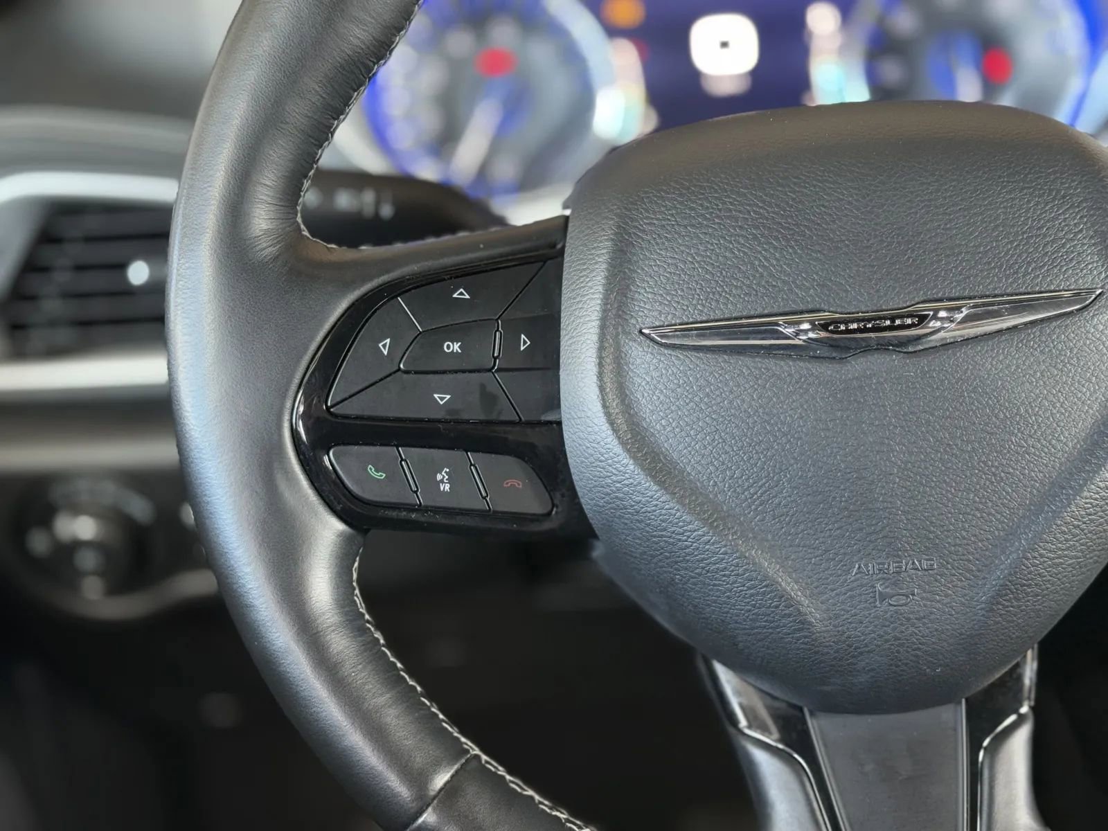 Used 2021 Chrysler Pacifica Touring w/ Uconnect Theater Family Group image 23