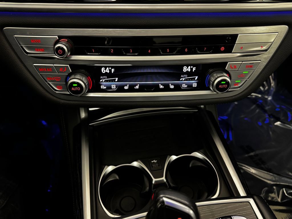 Used 2022 BMW 750i xDrive w/ Autobahn Package image 22