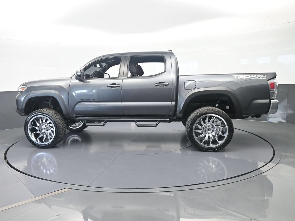 Used 2022 Toyota Tacoma TRD Off-Road AWD/4WD image 3