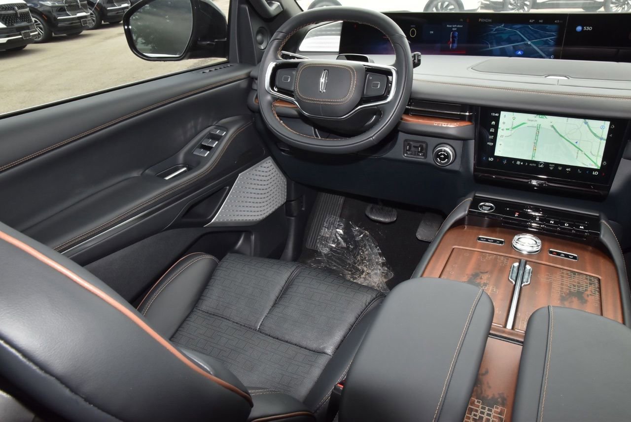 New 2026 Lincoln Navigator L Black Label AWD/4WD image 16