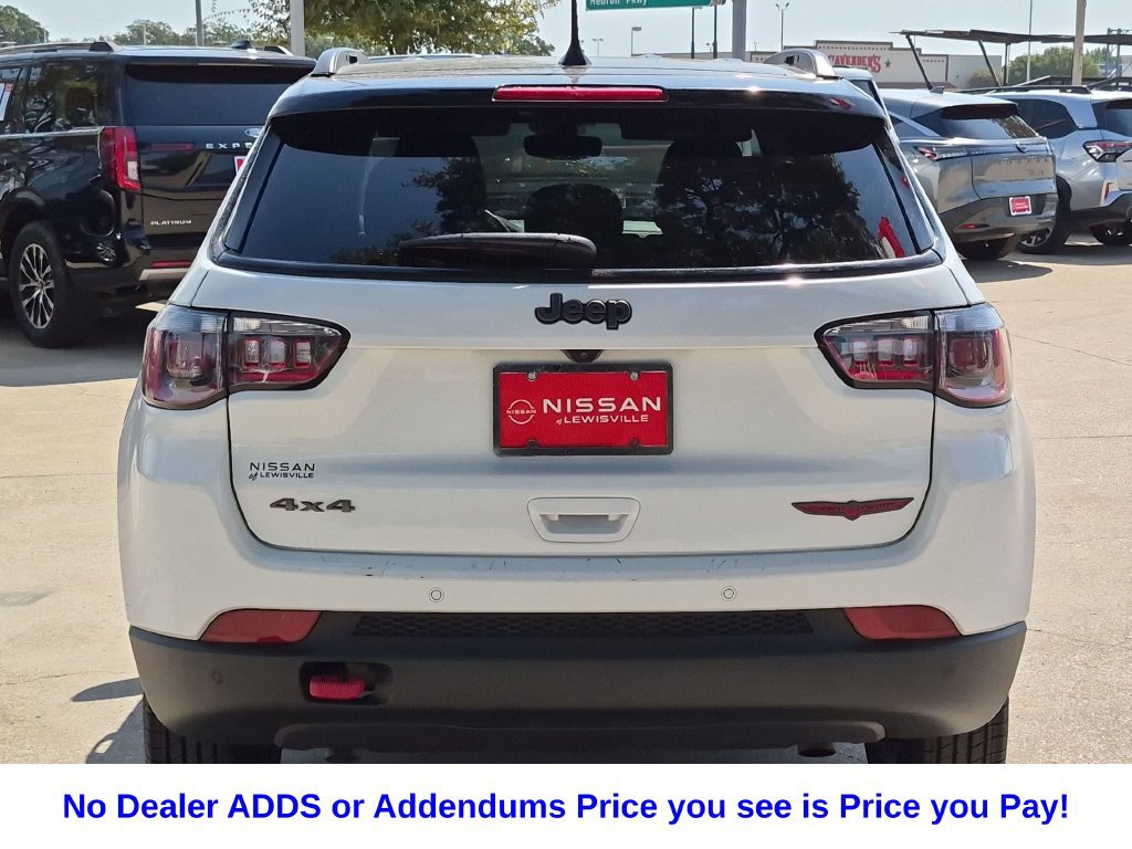 Used 2025 Jeep Compass Trailhawk AWD/4WD image 10