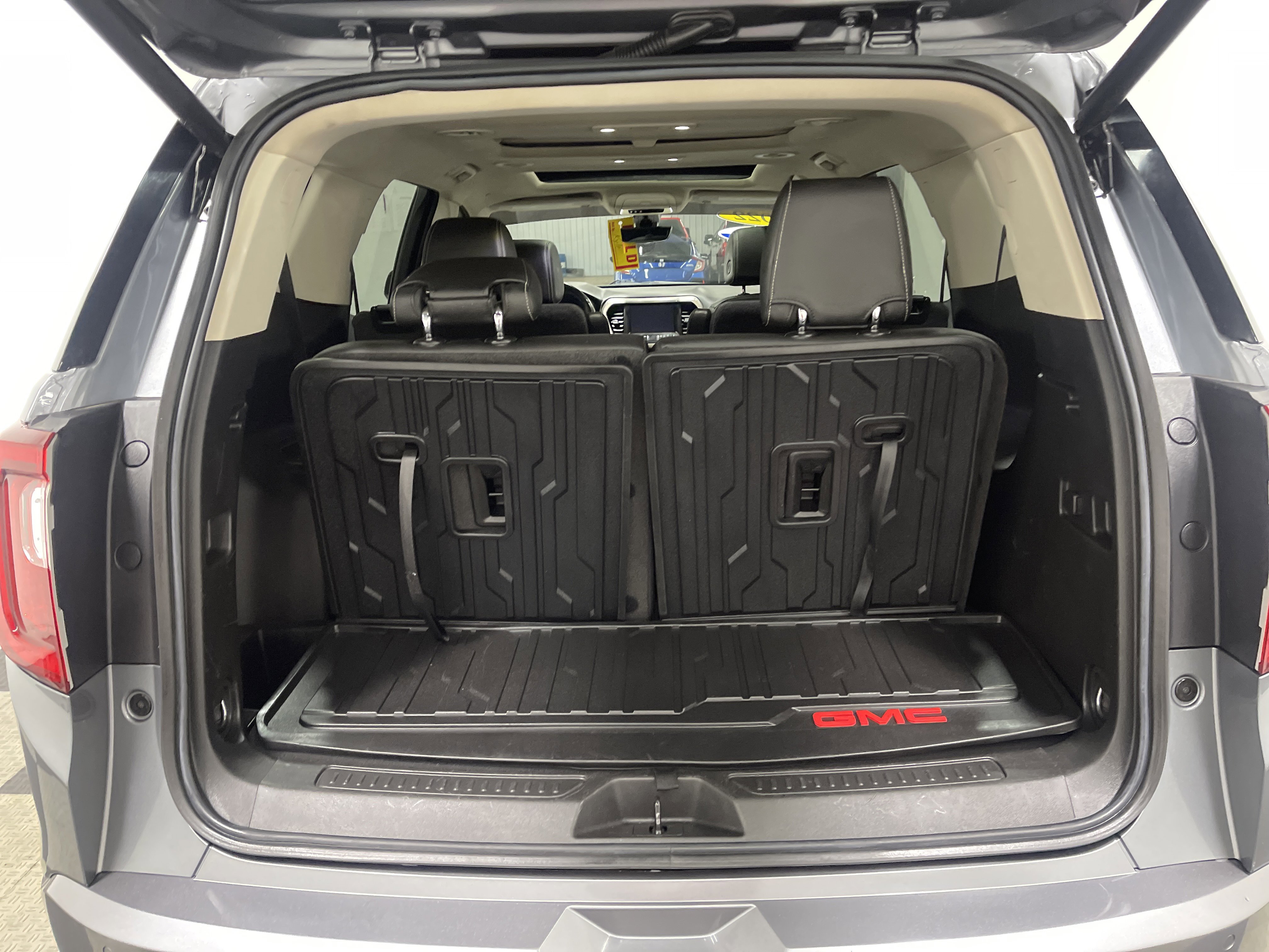 Used 2022 GMC Acadia Denali w/ Denali Ultimate Package image 18