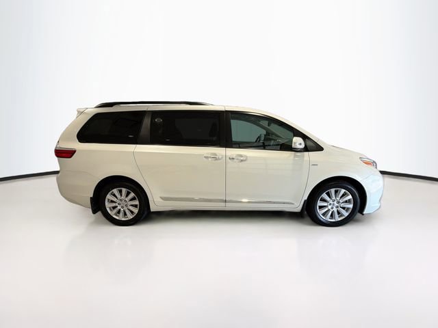 Used 2017 Toyota Sienna Limited Premium image 7