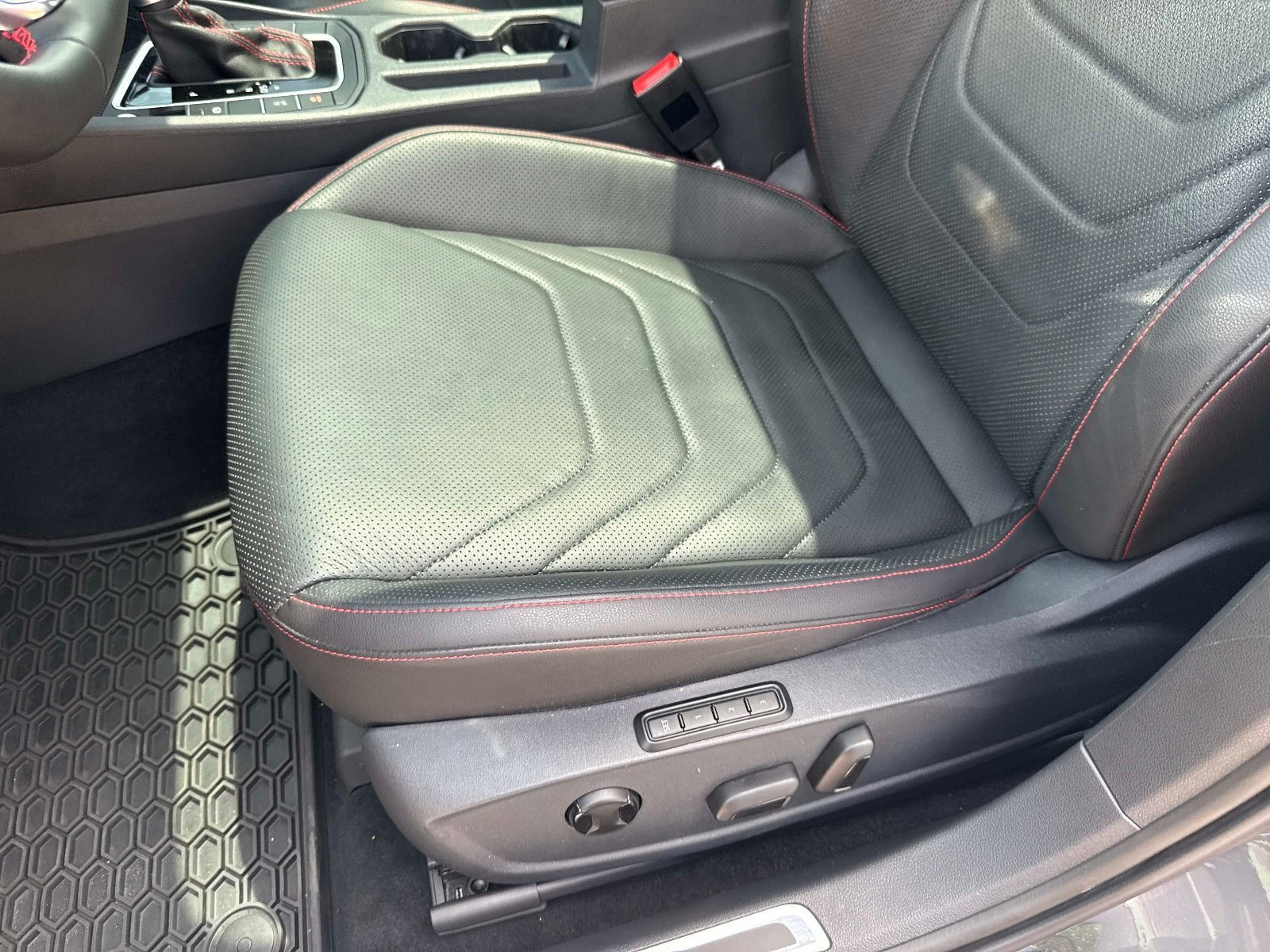 Used 2019 Volkswagen Jetta R-Line FWD image 19