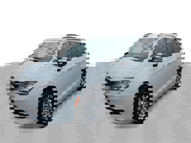 Used 2021 Chrysler Voyager Lxi image 1