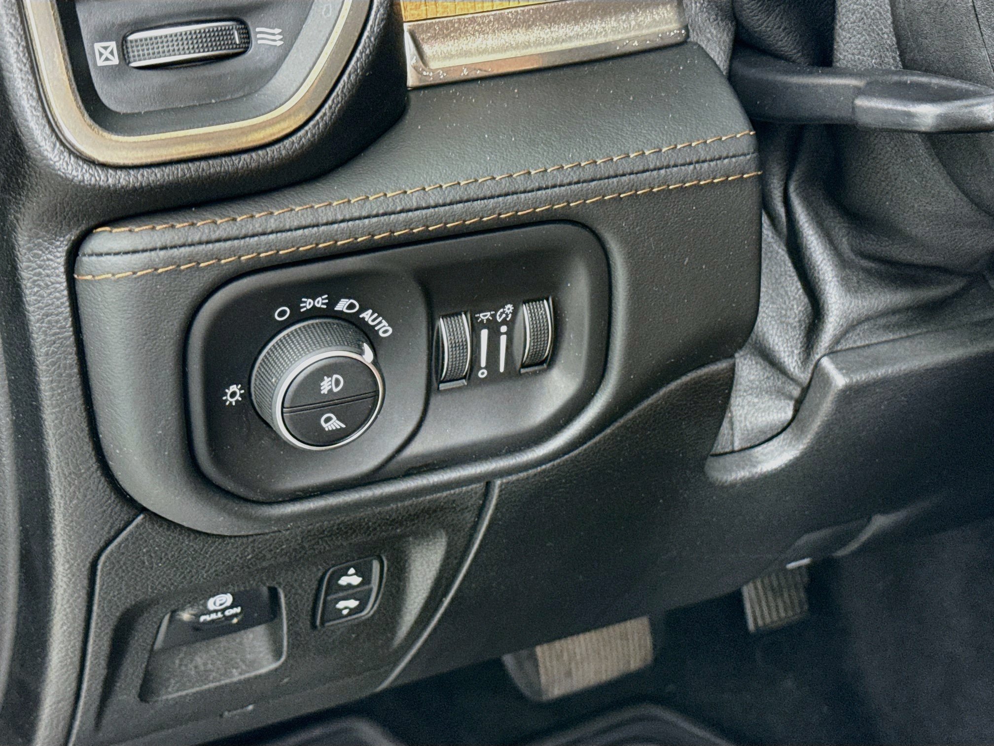 Used 2019 RAM 1500 Limited AWD/4WD image 10