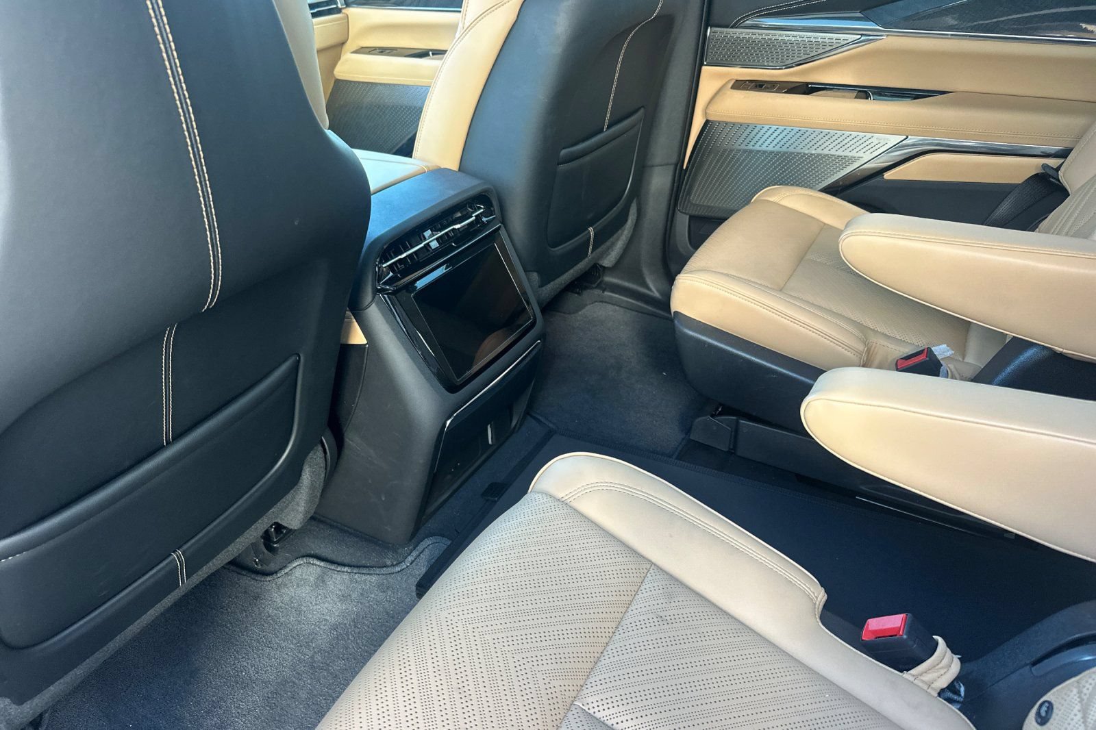 Certified 2026 Cadillac Escalade IQ Luxury 2 w/ LPO, Etrunk Organizer Package AWD/4WD image 14