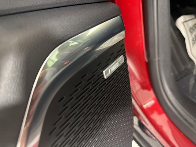 Used 2025 Chevrolet Traverse RS image 35