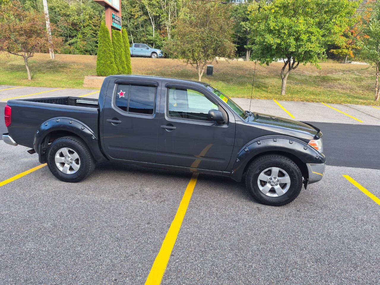 Used 2010 Nissan Frontier SE AWD/4WD image 3